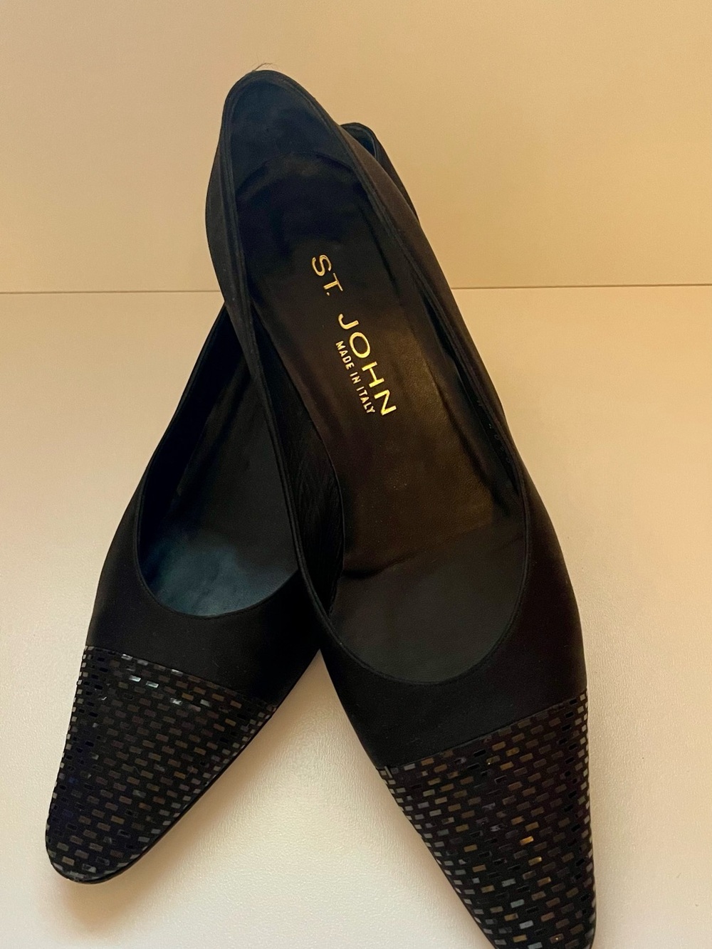 St. John Black Satin Sequin Studded Toe Cap Heel Pumps Sz 9 EUC, Made in Italy